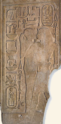Senusert I abrazado por el dios Ptah, Karnak