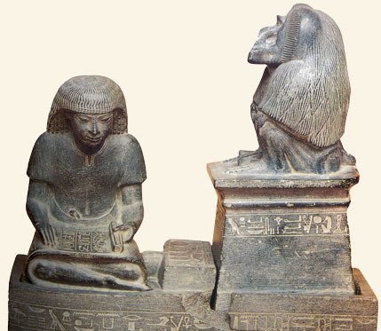 escriba egipcio junto al dios babuino