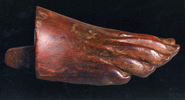 Pie de madera egipcio. Período tardío. 716 a. C., col. privada.